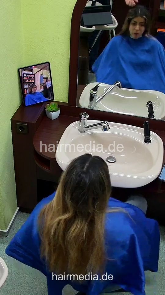 1252 AliciaN 2 forward shampoo by barber multicaped - vertical video