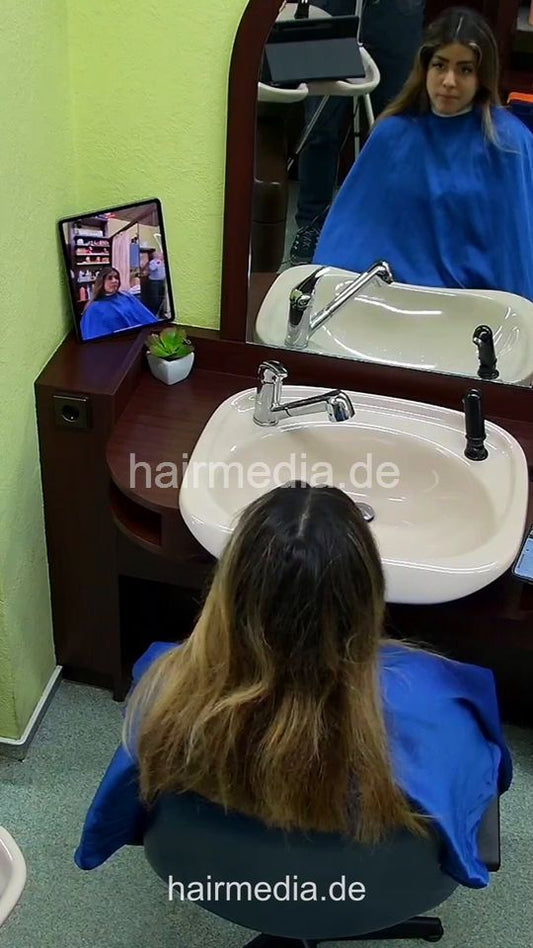 1252 AliciaN 3 haircut, shampoo forward and wetcut by barber multicaped - vertical video