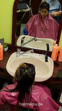 Carica l&#39;immagine nel visualizzatore di Gallery, 1252 AliciaN 3 haircut, shampoo forward and wetcut by barber multicaped - vertical video