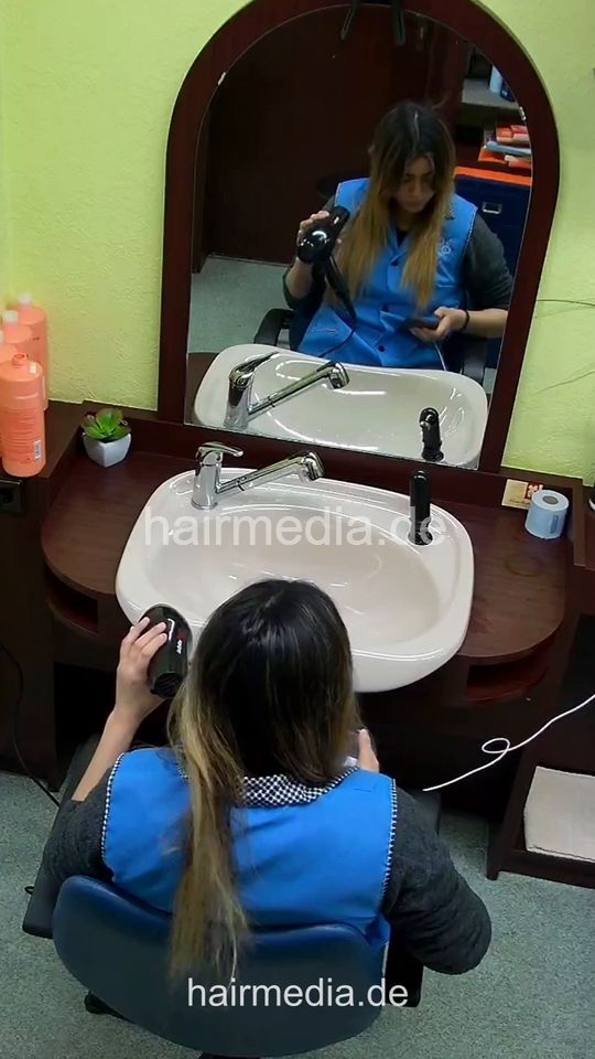 1252 AliciaN 3 self blow multicaped - vertical video