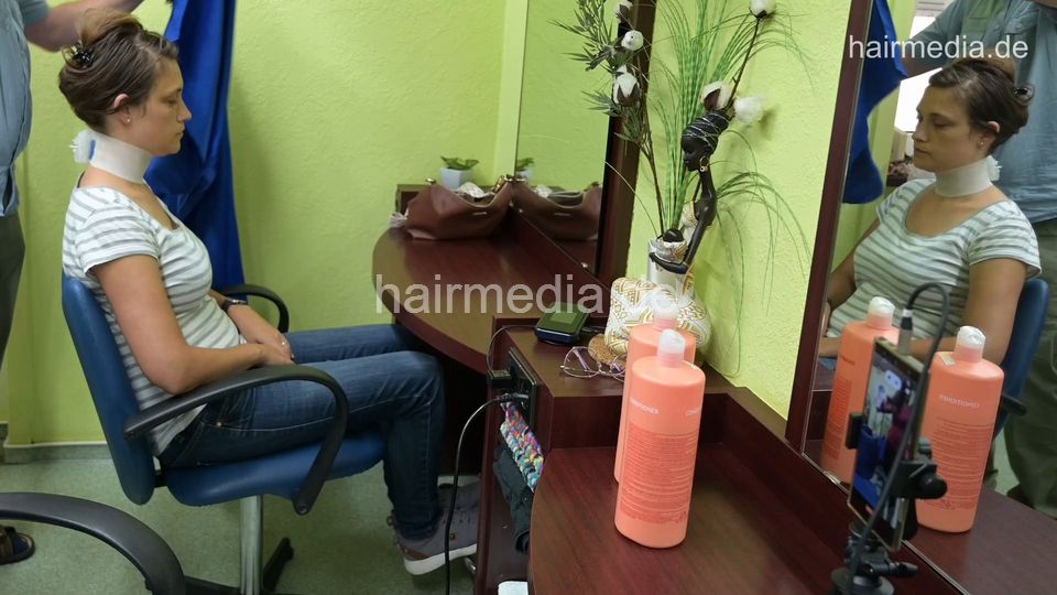 2303 AnjaHa by salonbarber shampooing trim and blow thinhair