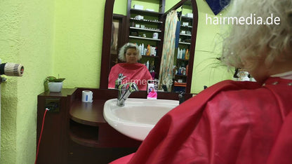 2303 new barberette Anna 1 forward shampooing by barber backview