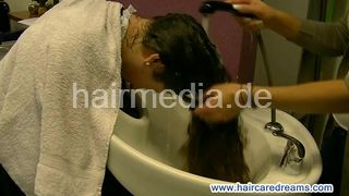 80216 Antoinet young girl forward shampoo by Grazia in salon