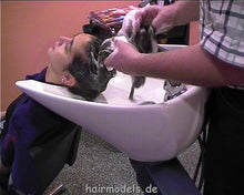 Laden Sie das Bild in den Galerie-Viewer, 346 Barbara teen curlyhair by barber Duisburg