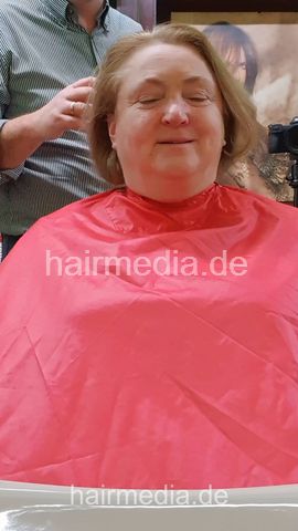 2303 mom Barbara forward shampoo and blow by barber, controlled by son - facecam