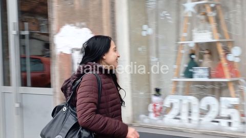 BJS Girls BojanaVL - coloring shampoo cut and wetset by mature hairdresser