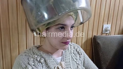 BJS Girls BojanaVL - coloring shampoo cut and wetset by mature hairdresser