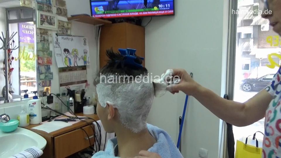 8402 Bojana chewing teen 2 headshave, knife and shaving cream in barbershop by female barber JelenaB