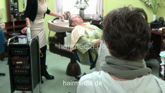 1256 CarolaT 2024 session 2 dry haircut by barber, multicaped