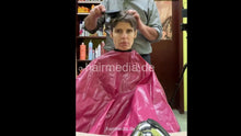 Load image into Gallery viewer, 1256 CarolaT 2 forward hair ear and face shampooing by barber - facecam