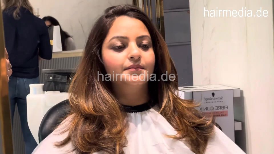 9149 Cassandra Layered Haircut At Salon