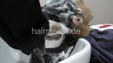 Carica l&#39;immagine nel visualizzatore di Gallery, 359 Cassy shampoo backward, haircare and blow out in black large cape