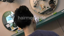 Carica l&#39;immagine nel visualizzatore di Gallery, 359 Cassy shampoo backward, haircare and blow out in black large cape