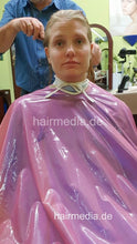 Cargar imagen en el visor de la galería, 6222 Chiara 1 by barber and student backward shampooing multicape - vertical video