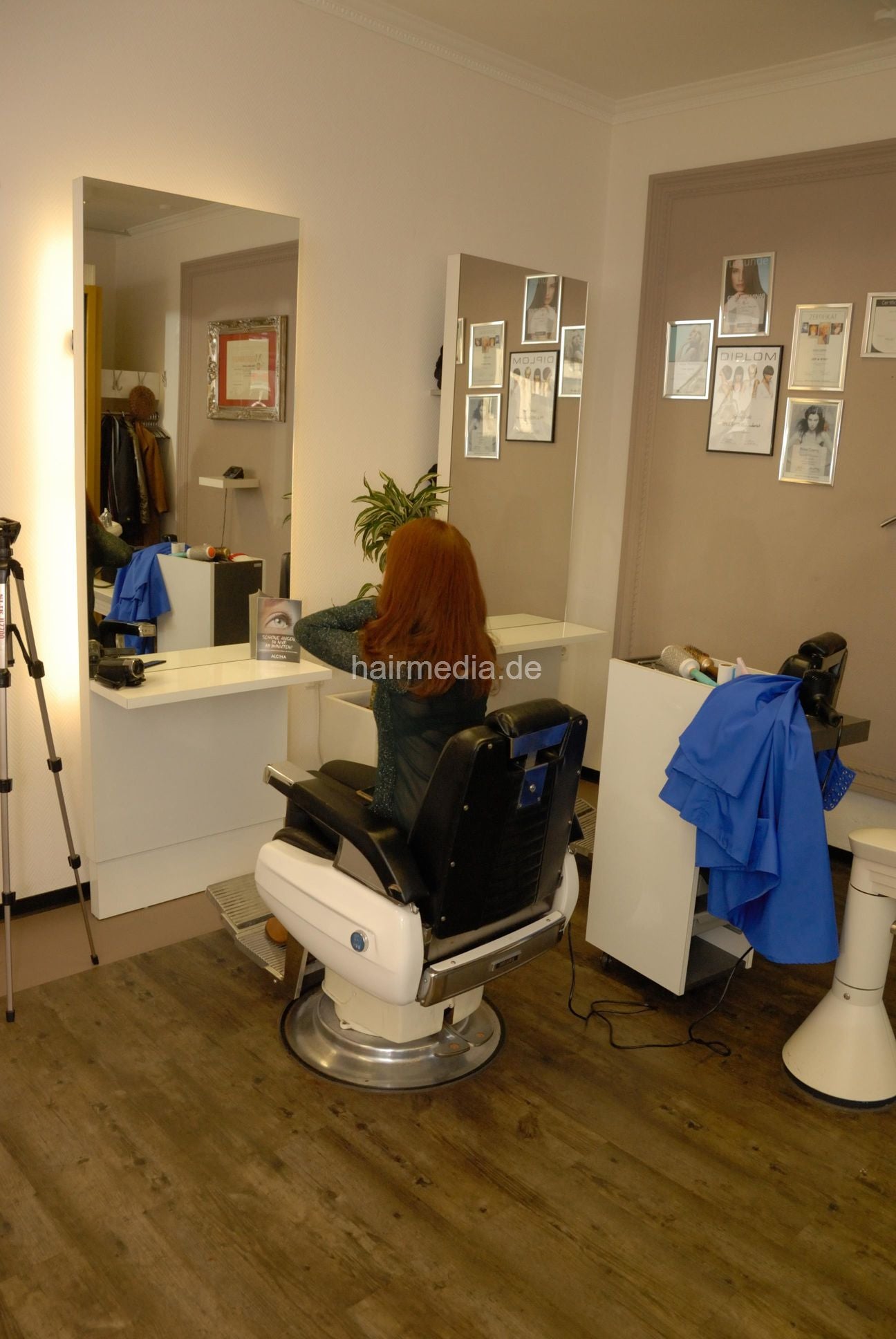 847 JuliaR by LeonieS caping and drycut electric chair pictures