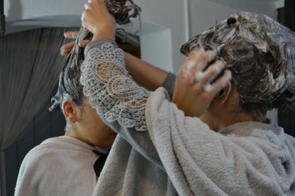 010118 Teen each other shampoo AL Alessia and Puket