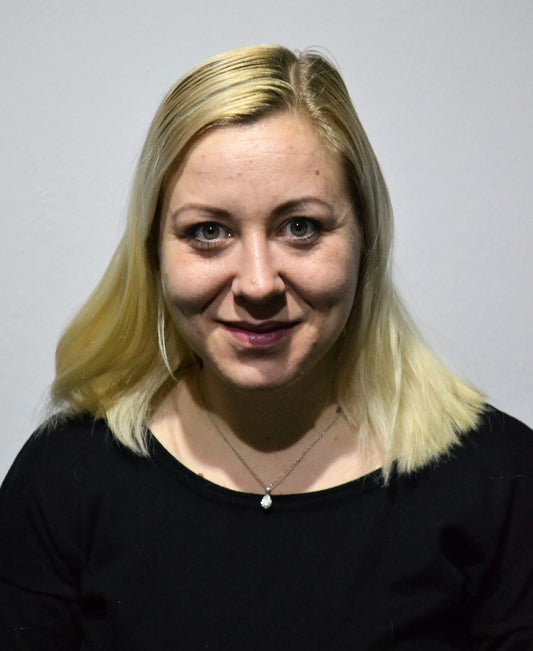 09218 Claudia haircut