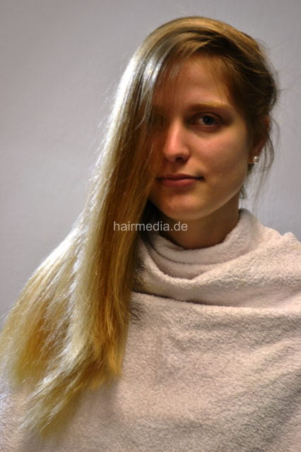 2403 Tola chair shampoo by Melody hair, ear and facewash