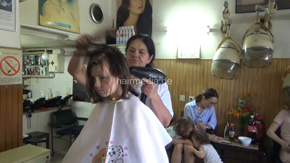 6229 DunjaP kid shampoo, haircut, blowdry mom controlled