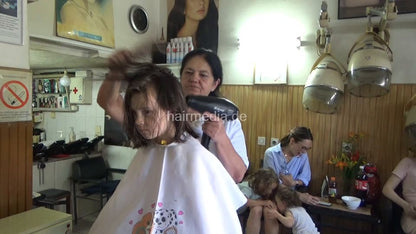 6229 DunjaP kid shampoo, haircut, blowdry mom controlled