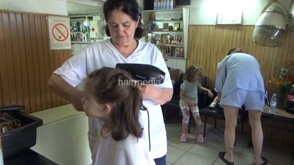 6229 DunjaP kid shampoo, haircut, blowdry mom controlled