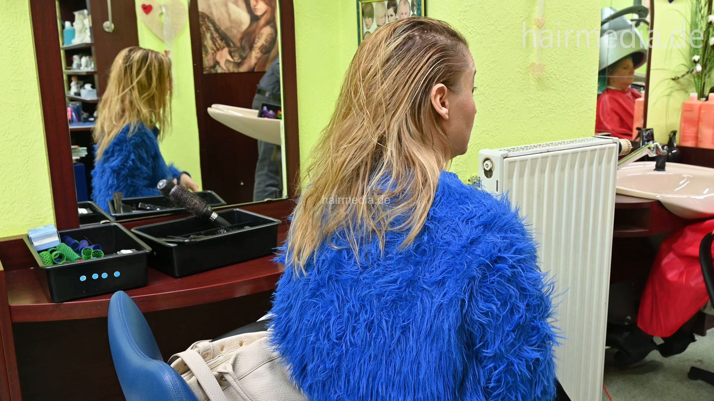 2303 new barberette Elis 1 buzz and shampooing by barber