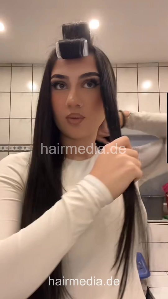 0006 Ezgi self styling velcrorollers and curling iron long black hair