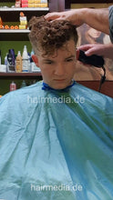 Laden Sie das Bild in den Galerie-Viewer, 2029 Fabian 2 by salonbarber haircut vertical video