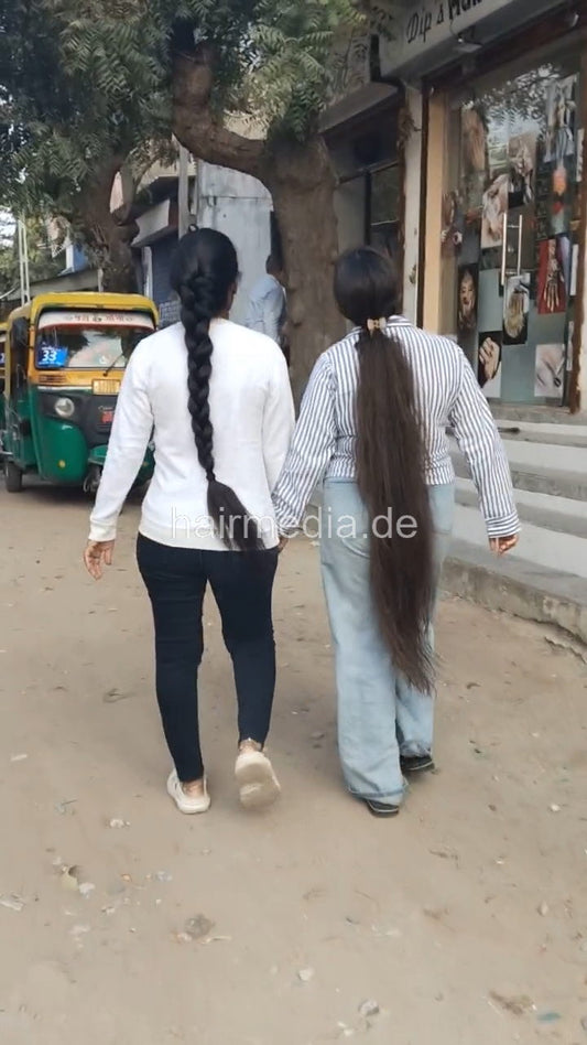 1242 Forward Hair Washing Of Krisha And Naina In Salon