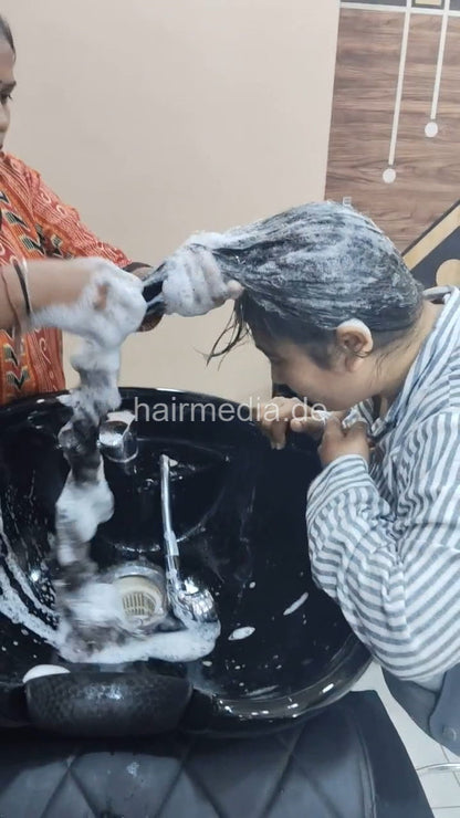 1242 Forward Hair Washing Of Krisha And Naina In Salon