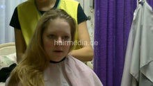将图片加载到图库查看器，1213 Frachise forward shampoo by teen barberette in rollers pink salon bowl