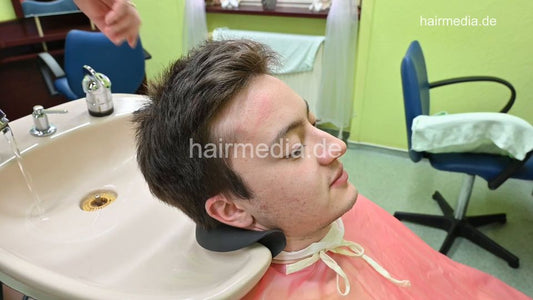 2300 Hannes by salonbarber 1 backward shampooing tie closure pvc cape