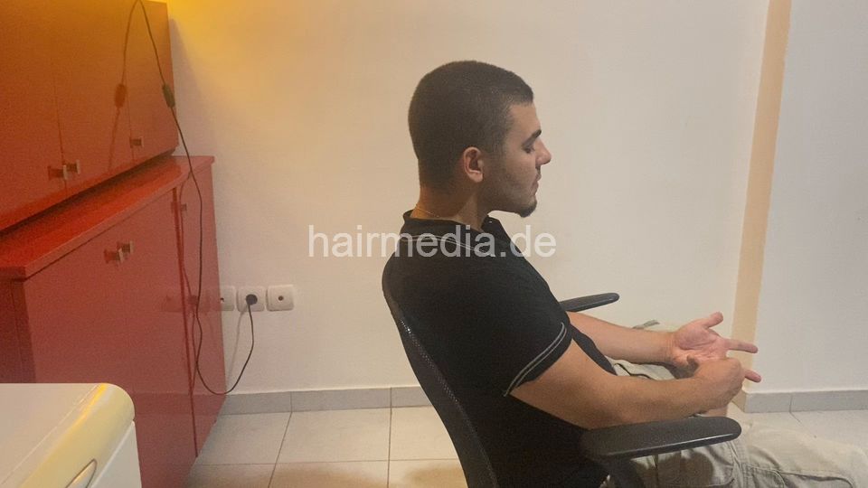 2032 Nikos Barber Chris 2 mtm haircut at home