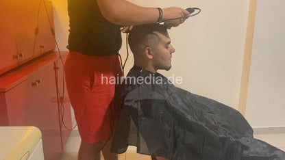 2032 Nikos Barber Chris 2 mtm haircut at home