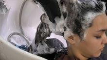 Carica l&#39;immagine nel visualizzatore di Gallery, 359 Ines shampoo backward, haircare and blow out in black large cape