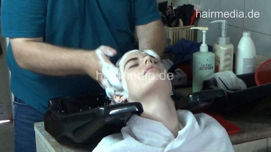 6219 IvanaK shampoo by barber, blow