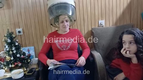 New year girls JelenaP mother shampoo by barber, haircut and wetset by barberette