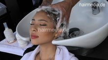 Laden Sie das Bild in den Galerie-Viewer, 359 Jessica A several shampooing backward, haircare and blow out