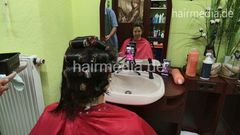 JuliaSchm 2 wetset mature lady by barber, metalrollers, hairnet