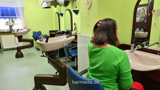 JuliaSchm backward session 1  shampoo mature lady by barber