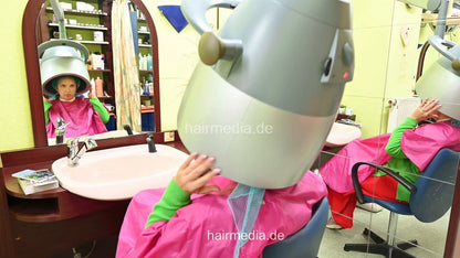 JuliaSchm backward sesson 2 wetset mature lady by barber, metalrollers, hairnet