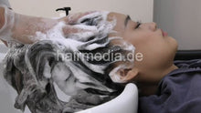 Carica l&#39;immagine nel visualizzatore di Gallery, 359 Jyolin 2 shampoo backward, haircare and blow out in black large cape