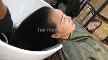 Cargar imagen en el visor de la galería, 359 Karmen shampoo backward, haircare and blow out in black large cape