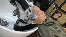 Cargar imagen en el visor de la galería, 359 Karmen shampoo backward, haircare and blow out in black large cape