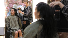 Carica l&#39;immagine nel visualizzatore di Gallery, 359 Karmen shampoo backward, haircare and blow out in black large cape