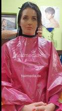 Carica l&#39;immagine nel visualizzatore di Gallery, 2303 KatharinaM 2 by salonbarber Oster trial and trim in red cape and multicaping  - vertical video