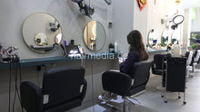 Charger l&#39;image dans la galerie, 359 Kayla in barberchair shampoo backward, haircare and blow out in black large cape