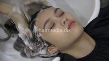Laden Sie das Bild in den Galerie-Viewer, 359 Kayla in barberchair shampoo backward, haircare and blow out in black large cape