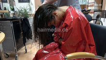 Load image into Gallery viewer, 315 Barberette Hasna 3 backward shampooing by barber haircare in red PVC cape