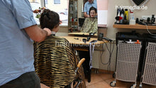 Laden Sie das Bild in den Galerie-Viewer, 7113 KseniaK Sept 2 caping by barber